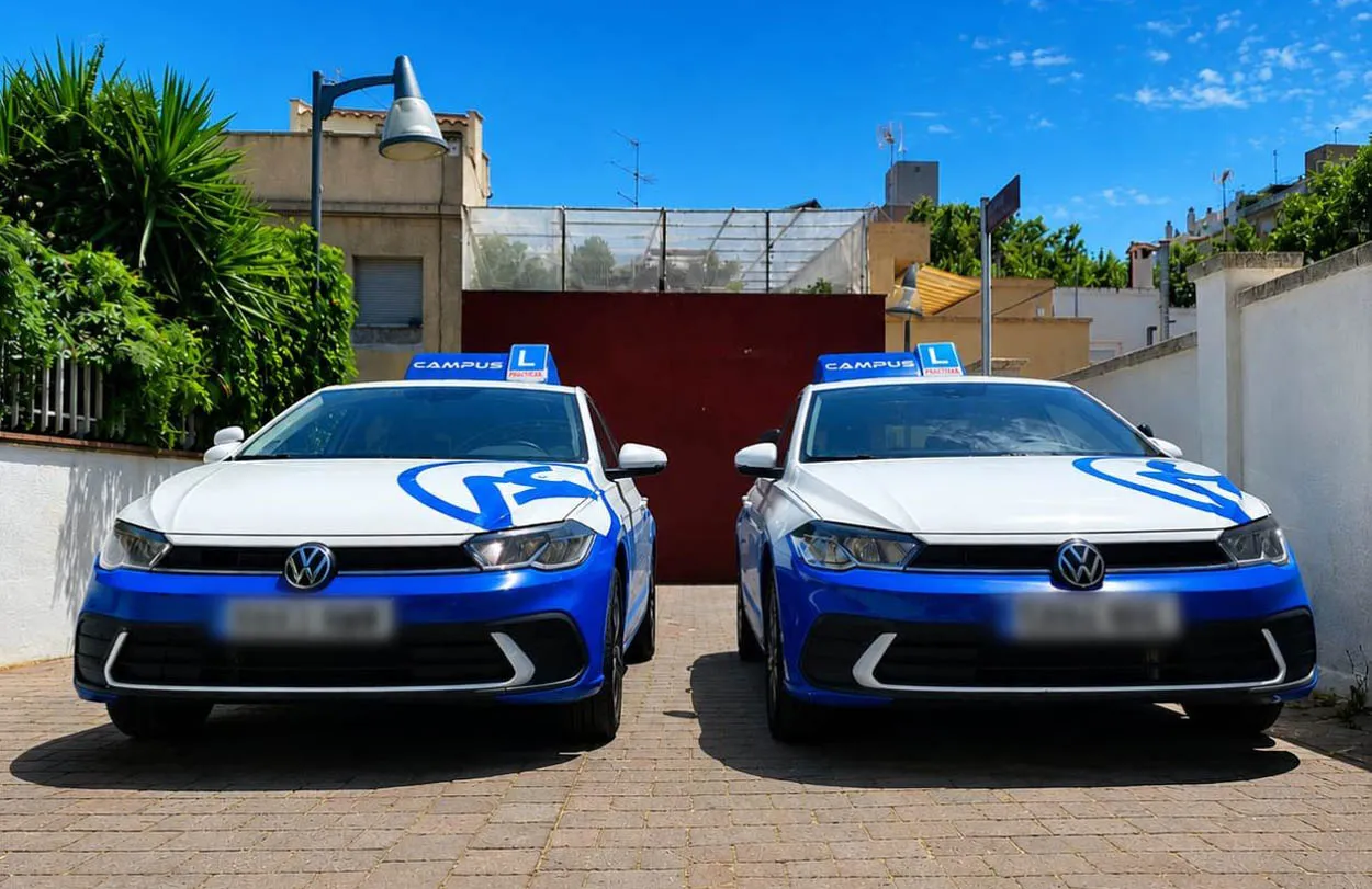 Cotxes de pràctiques Volkswagen Polo d'Autoescola Campus